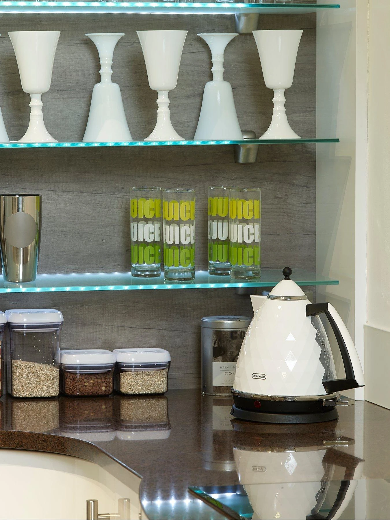 DeLonghi Brillante Kettle KBJ3001.W - White 7 DeLonghi Brillante Kettle KBJ3001.W - White - Image 5