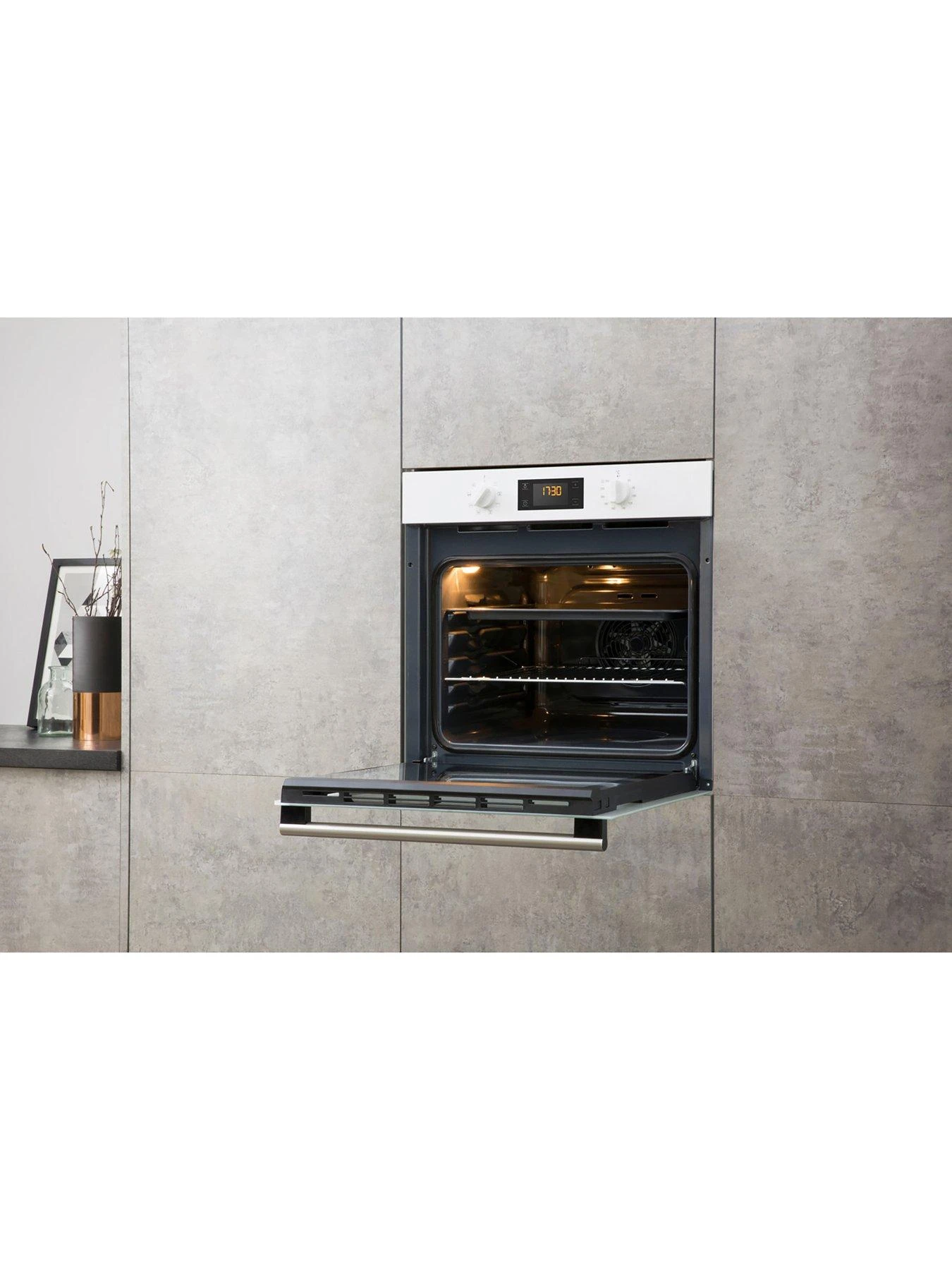 Hotpoint Class 2 SA2540HWH 60cm Built-in Single Electric Oven - White 6 Hotpoint Class 2 SA2540HWH 60cm Built-in Single Electric Oven - White - Image 4