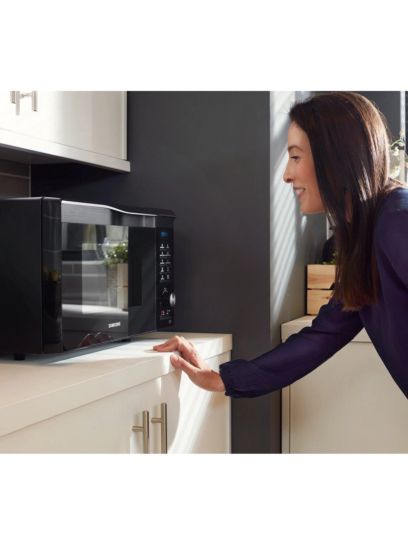 Samsung Easy View™ MC28M6055CK/EU 28-Litre Combination Microwave Oven With HotBlast™ Technology - Black 7 Samsung Easy View™ MC28M6055CK/EU 28-Litre Combination Microwave Oven With HotBlast™ Technology - Black - Image 5