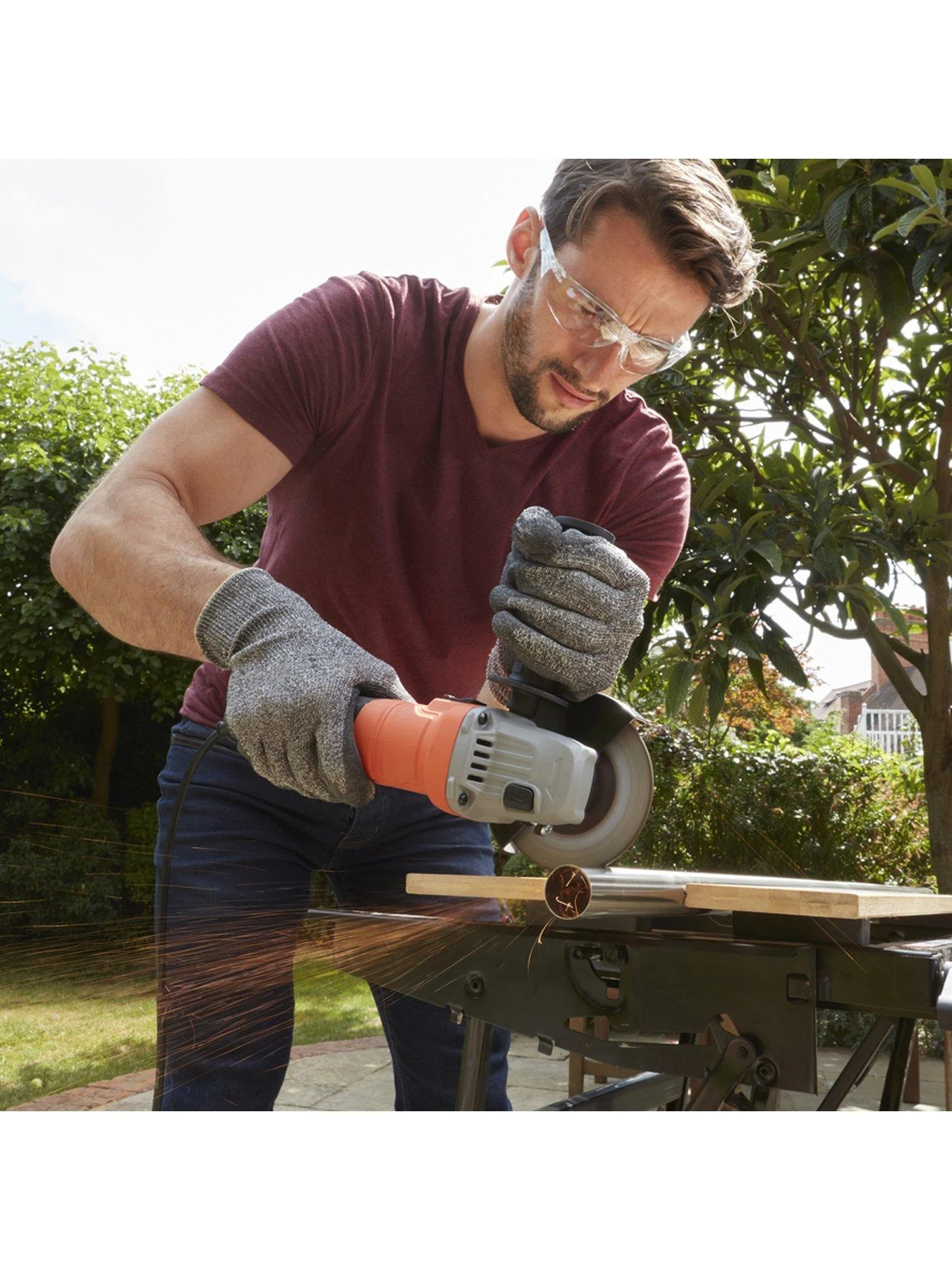 Black & Decker 710W Angle Grinder BEG010A5-GB 6 Black & Decker 710W Angle Grinder BEG010A5-GB - Image 4