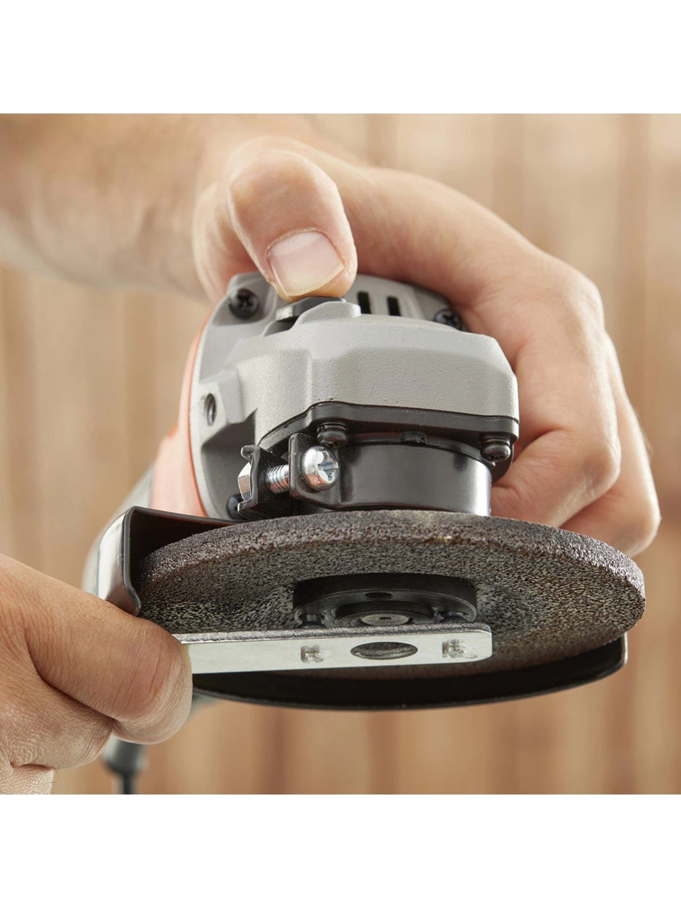 Black & Decker 710W Angle Grinder BEG010A5-GB 7 Black & Decker 710W Angle Grinder BEG010A5-GB - Image 5