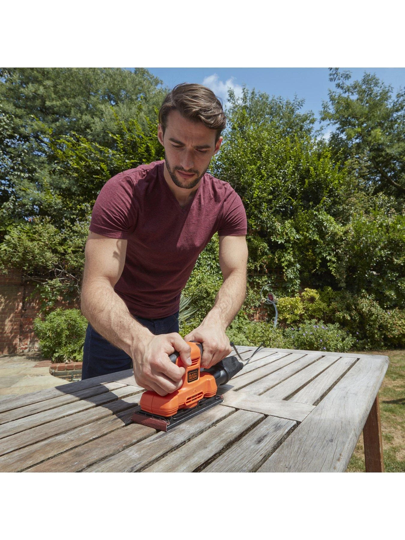 Black & Decker 150W 1/3 Sheet Sander BEW220-GB 5 Black & Decker 150W 1/3 Sheet Sander BEW220-GB - Image 3