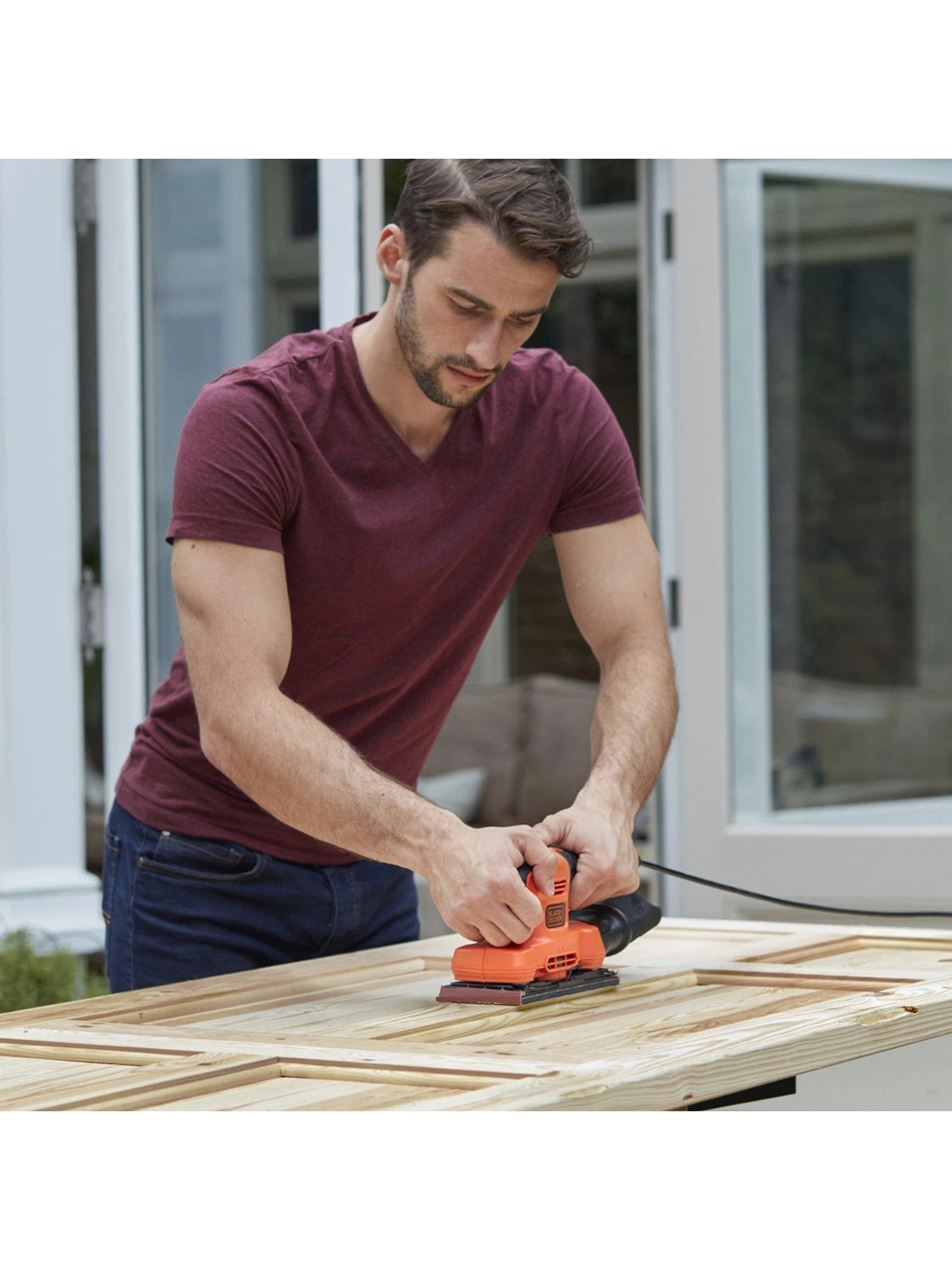 Black & Decker 150W 1/3 Sheet Sander BEW220-GB 6 Black & Decker 150W 1/3 Sheet Sander BEW220-GB - Image 4