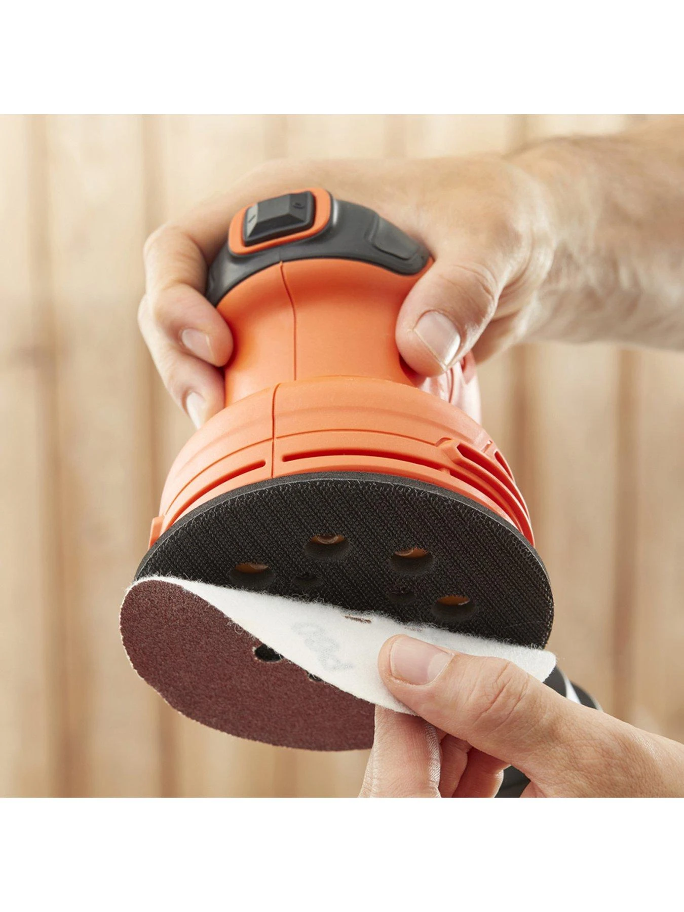 Black & Decker 230W Random Orbit Sander BEW210-GB 8 Black & Decker 230W Random Orbit Sander BEW210-GB - Image 6