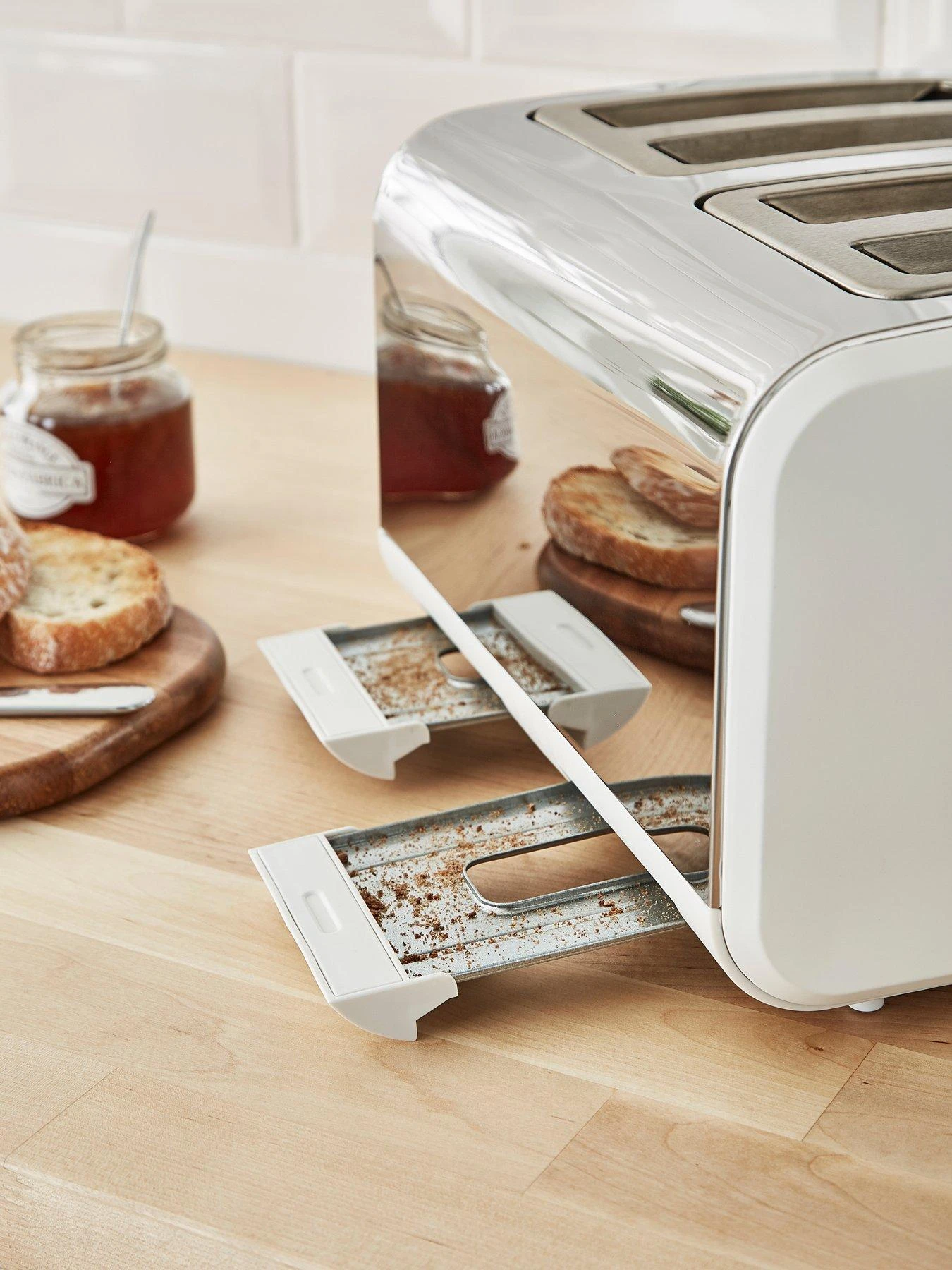 Swan 4 Slice Nordic Style Toaster - White 5 Swan 4 Slice Nordic Style Toaster - White - Image 3