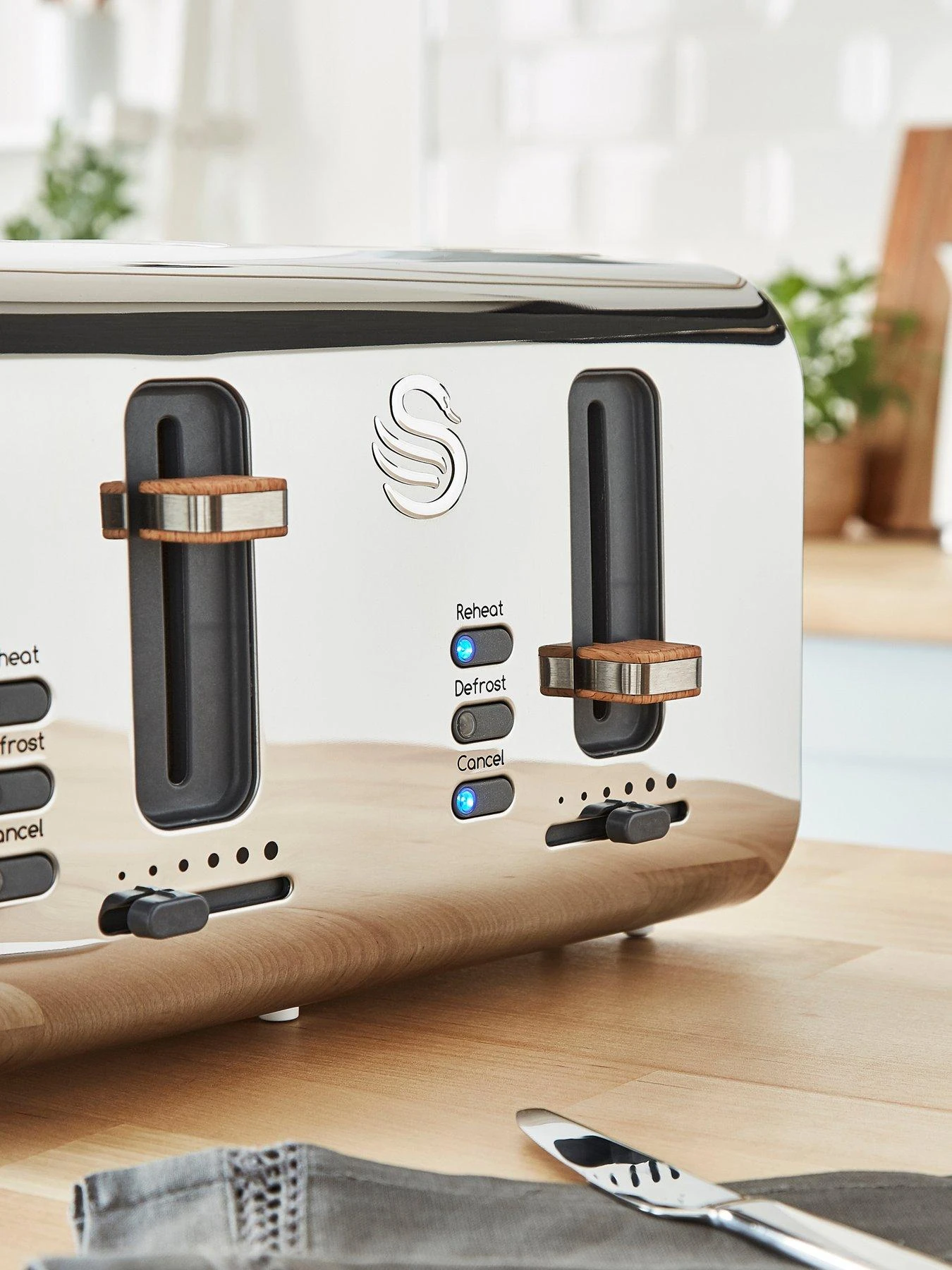 Swan 4 Slice Nordic Style Toaster - White 7 Swan 4 Slice Nordic Style Toaster - White - Image 5