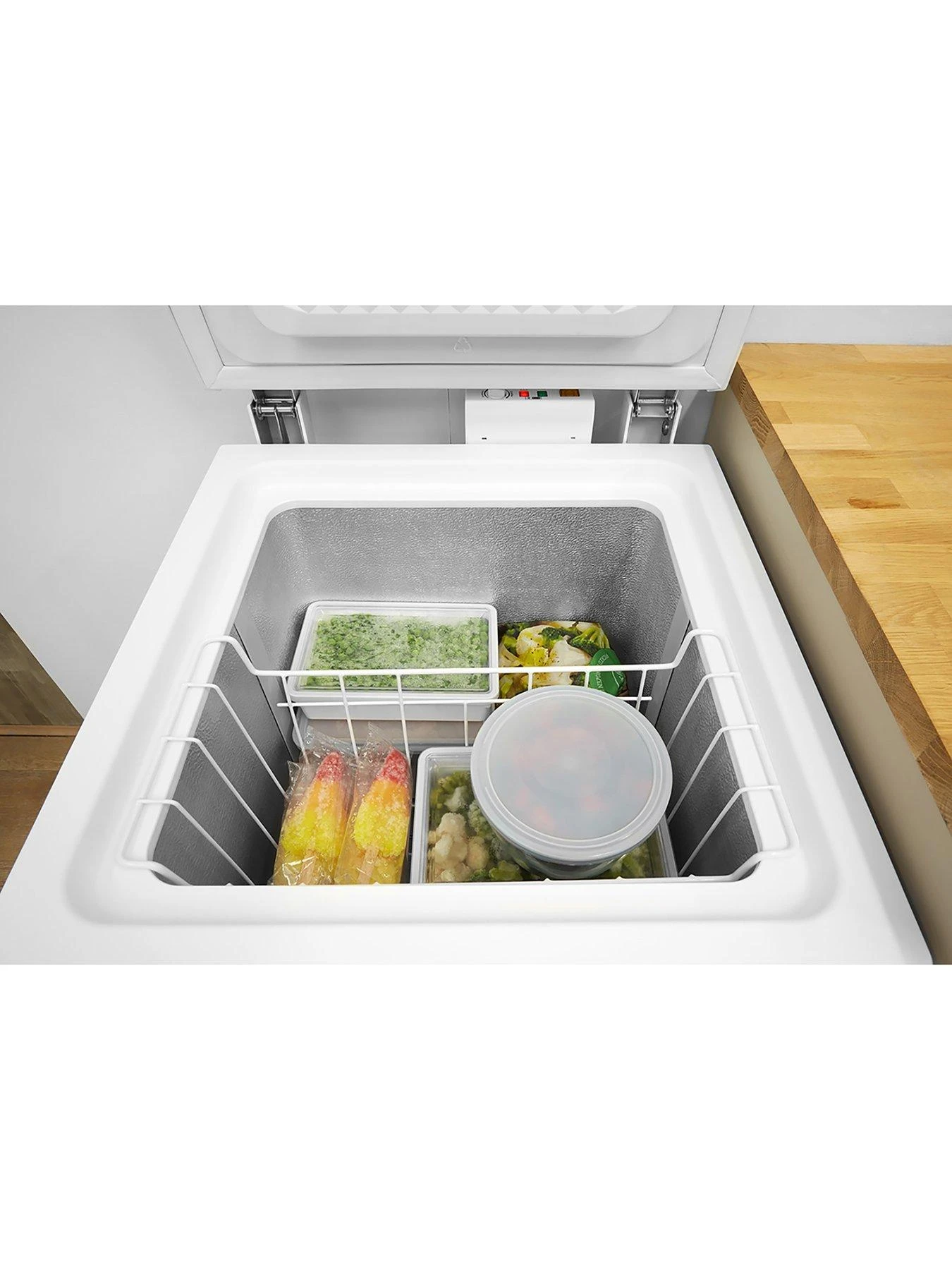 Indesit OS1A1002UK2 100-Litre Chest Freezer - White 6 Indesit OS1A1002UK2 100-Litre Chest Freezer - White - Image 4