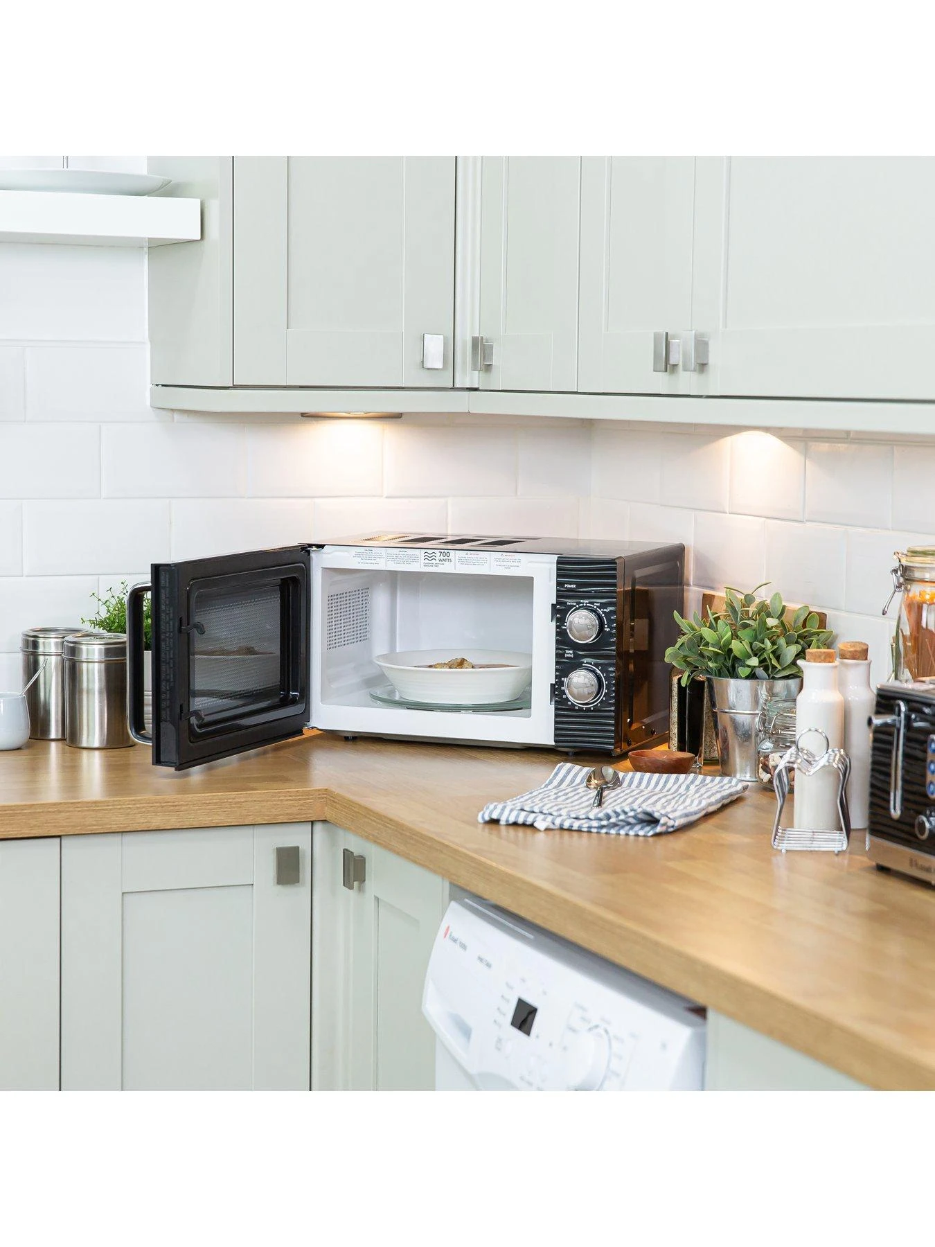 Russell Hobbs RHM1731 Inspire Black Compact Manual Microwave 9 Russell Hobbs RHM1731 Inspire Black Compact Manual Microwave - Image 7
