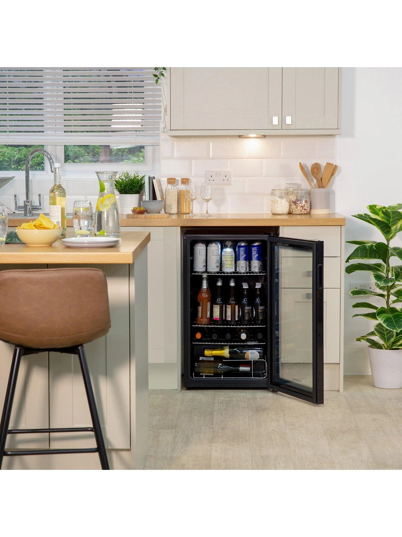 Russell Hobbs RHBC48B Under-Counter Mini Fridge Cooler - Black 7 Russell Hobbs RHBC48B Under-Counter Mini Fridge Cooler - Black - Image 5