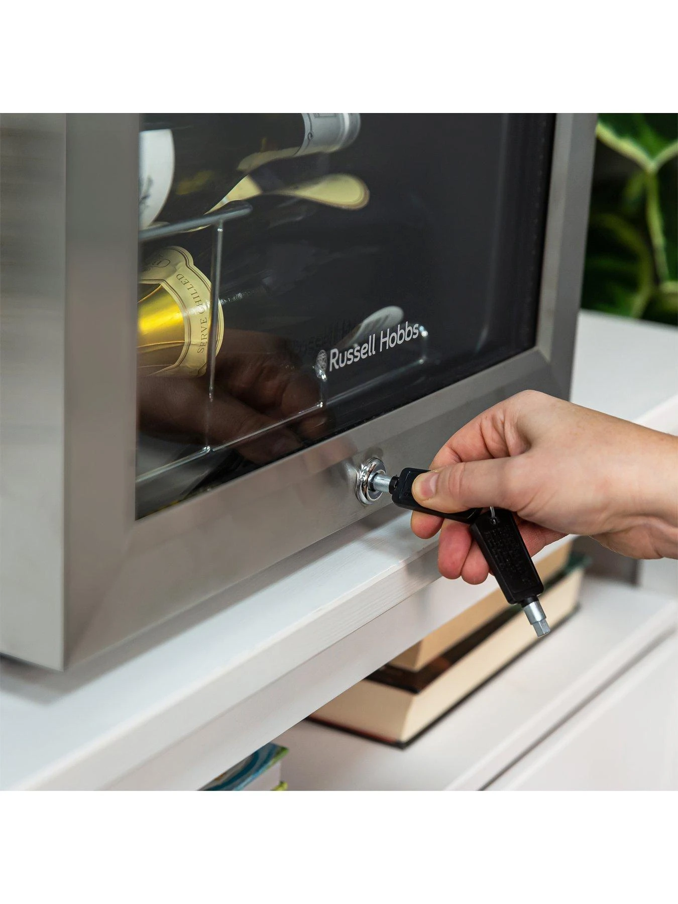 Russell Hobbs RHGWC3SS-C-LCK Beer & Wine Drinks Mini Fridge With Lock - Stainless Steel 8 Russell Hobbs RHGWC3SS-C-LCK Beer & Wine Drinks Mini Fridge With Lock - Stainless Steel - Image 6