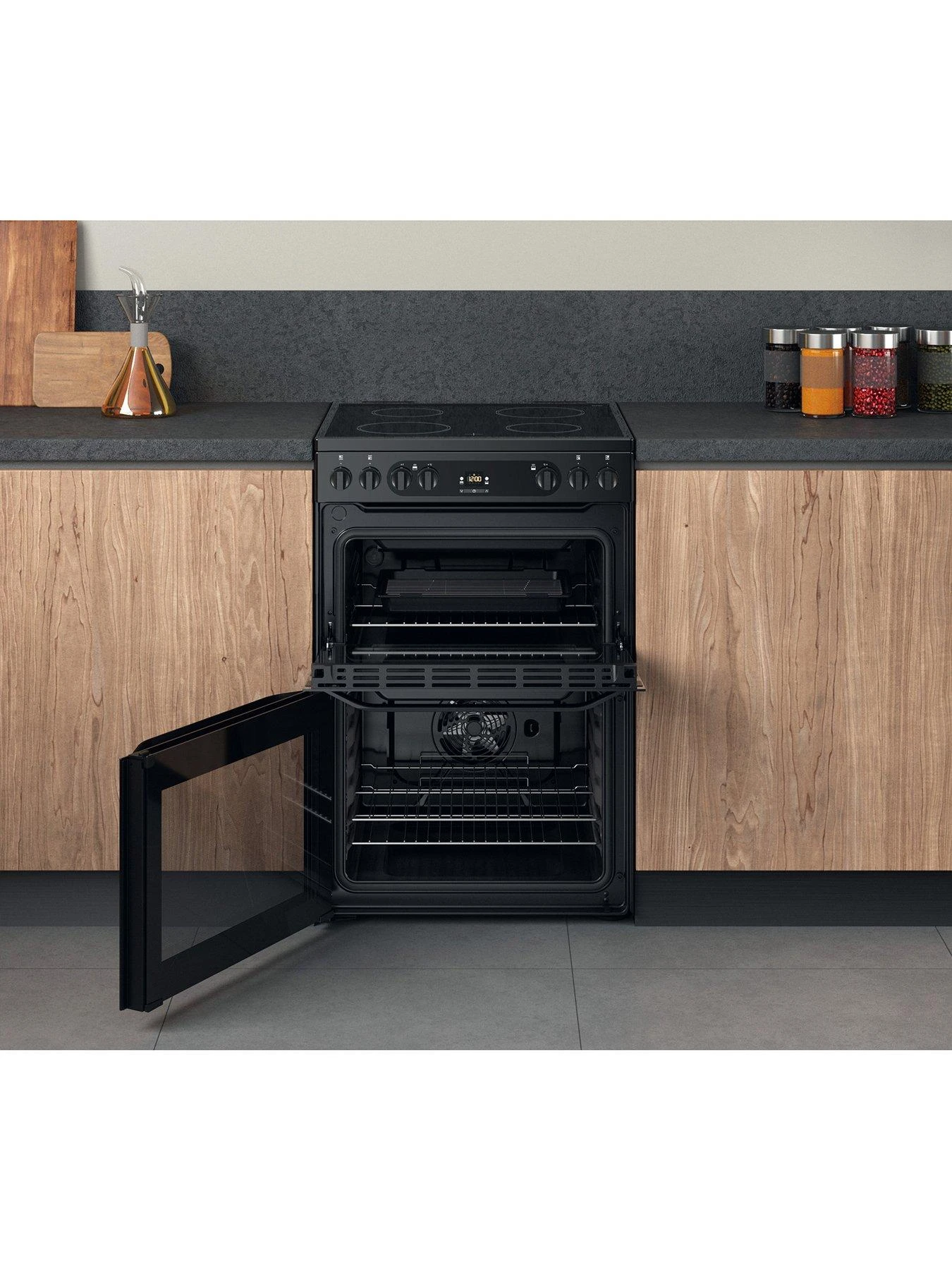 Hotpoint HDM67V92HCB 60cm Wide Double Oven Electric Cooker With Ceramic Hob - Black 6 Hotpoint HDM67V92HCB 60cm Wide Double Oven Electric Cooker With Ceramic Hob - Black - Image 4