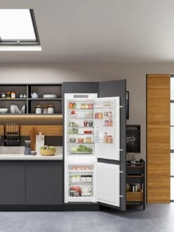 Hotpoint HTC18T311 Total No Frost 55cm Wide Integrated Fridge Freezer - White -Appliance Pro T7CKK SQ3 0000000013 WHITE SLd1