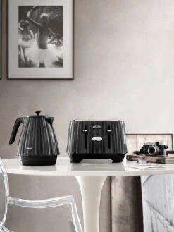 DeLonghi Ballerina 4 Slice Toaster - Black -Appliance Pro T9AKJ SQ6 0000000099 N A SLd4