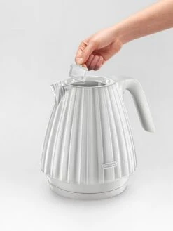 DeLonghi Ballerina Kettle - White -Appliance Pro T9AKN SQ3 0000000099 N A SLd1