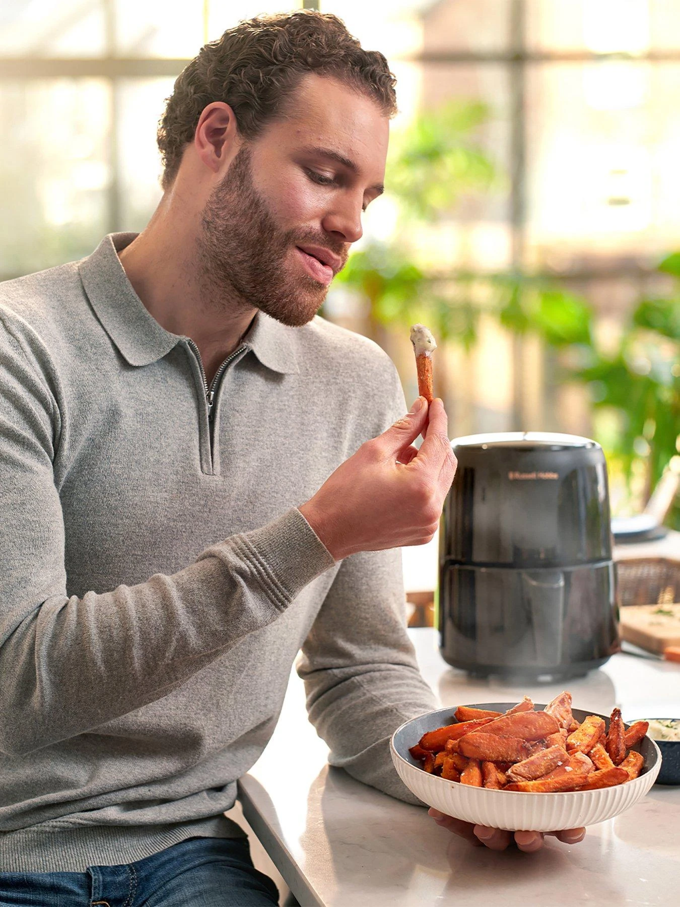 Russell Hobbs SatisFry 1.8-Litre Digital Air Fryer - 26500 5 Russell Hobbs SatisFry 1.8-Litre Digital Air Fryer - 26500 - Image 3