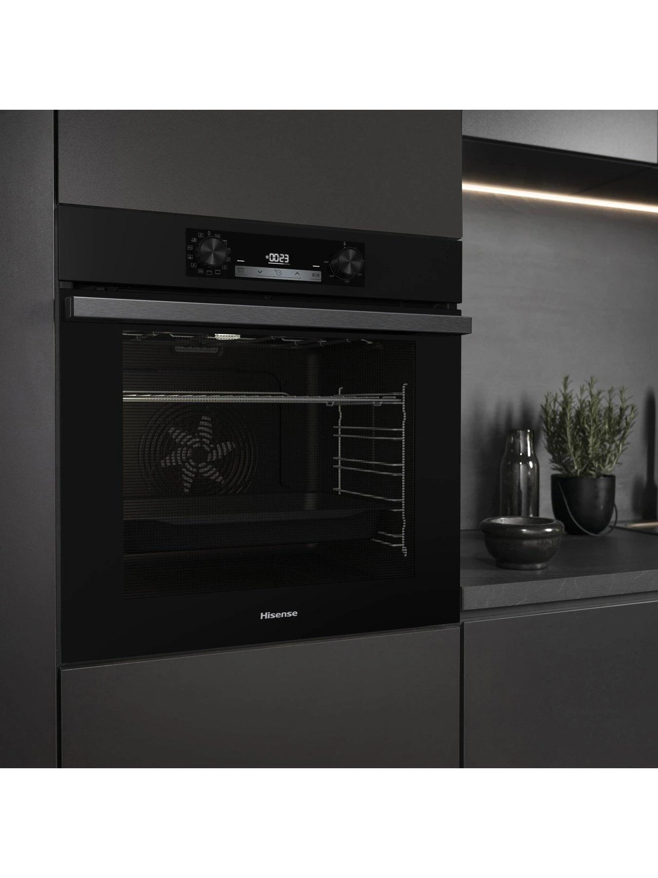 Hisense BI64211PB, 77L Pyrolytic Single Oven - Black 8 Hisense BI64211PB, 77L Pyrolytic Single Oven - Black - Image 6