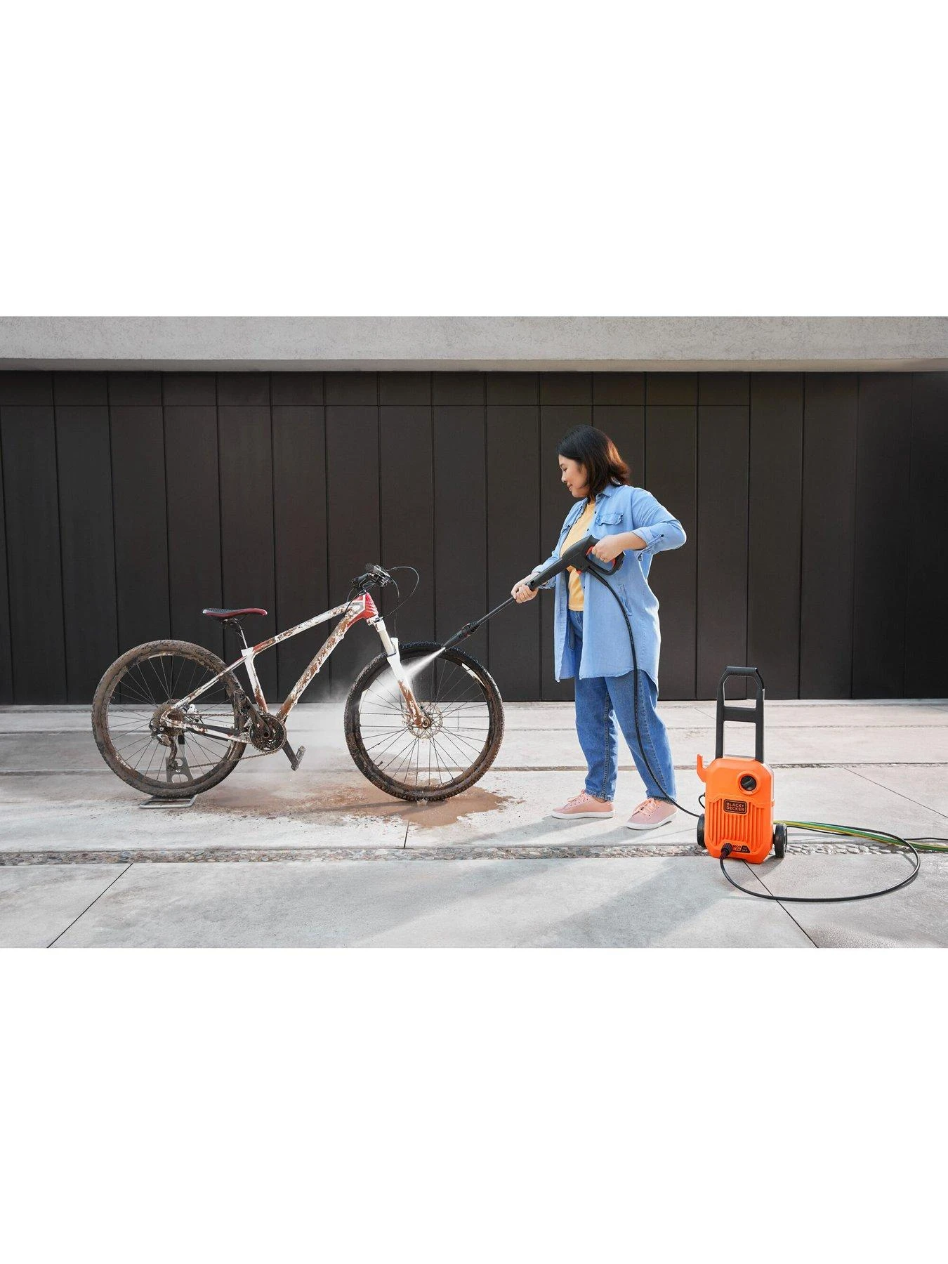 Black & Decker 1300W 110 Bar/1600 PSI Pressure Washer 6 Black & Decker 1300W 110 Bar/1600 PSI Pressure Washer - Image 4