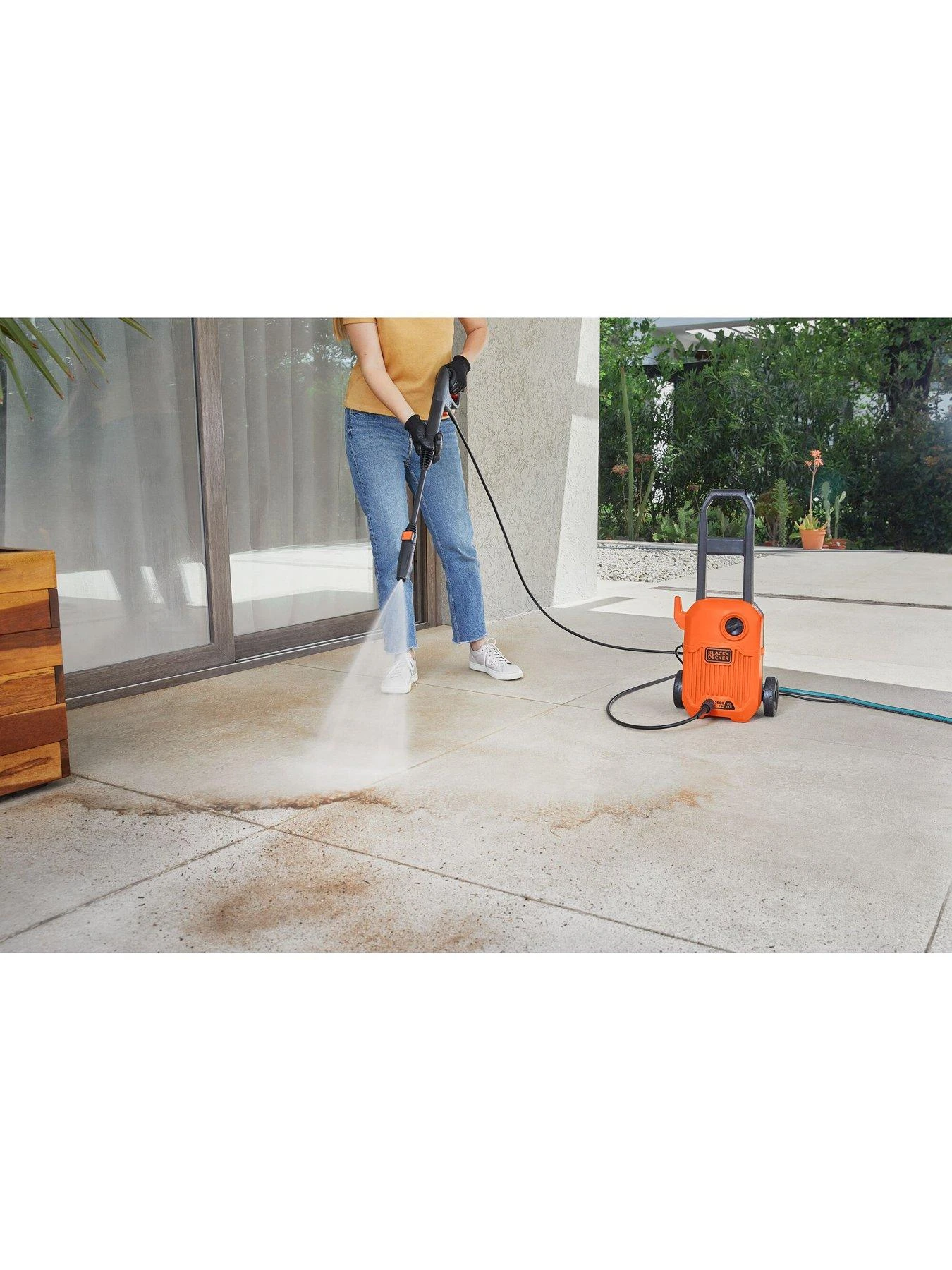 Black & Decker 1300W 110 Bar/1600 PSI Pressure Washer 7 Black & Decker 1300W 110 Bar/1600 PSI Pressure Washer - Image 5