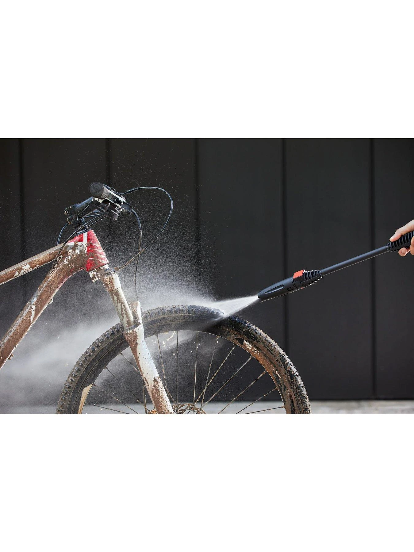 Black & Decker 1300W 110 Bar/1600 PSI Pressure Washer 9 Black & Decker 1300W 110 Bar/1600 PSI Pressure Washer - Image 7