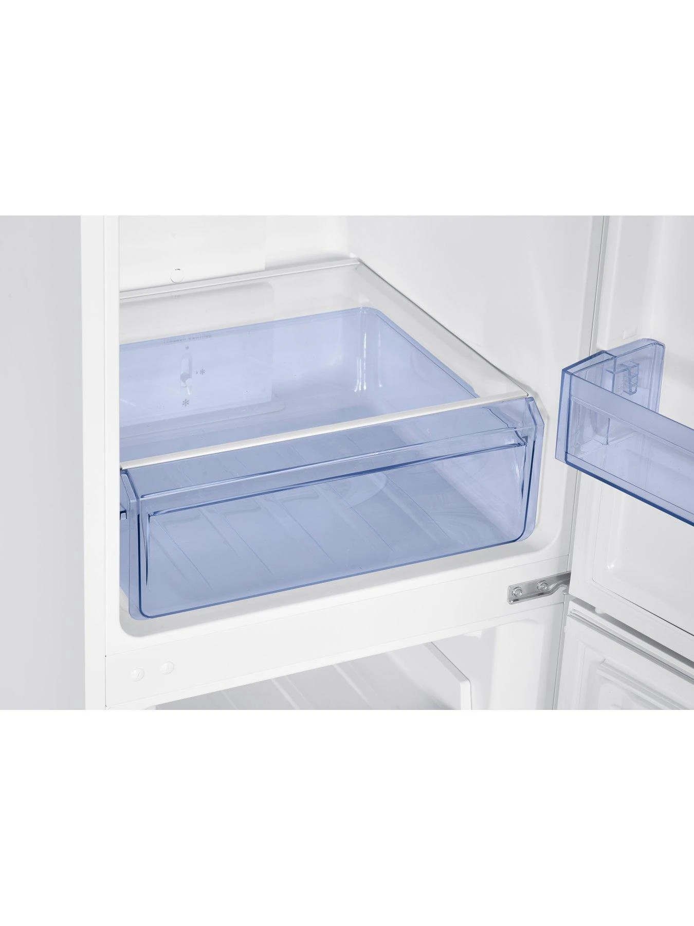 Swan SR156130W 55cm Wide, Total No Frost, 50/50 Split, Water Dispenser, Fridge Freezer - White 6 Swan SR156130W 55cm Wide, Total No Frost, 50/50 Split, Water Dispenser, Fridge Freezer - White - Image 4