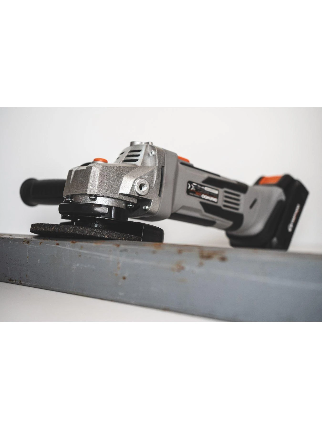 Daewoo U-FORCE Series 18V Cordless Angle Grinder (125mm) Body Only 6 Daewoo U-FORCE Series 18V Cordless Angle Grinder (125mm) Body Only - Image 4