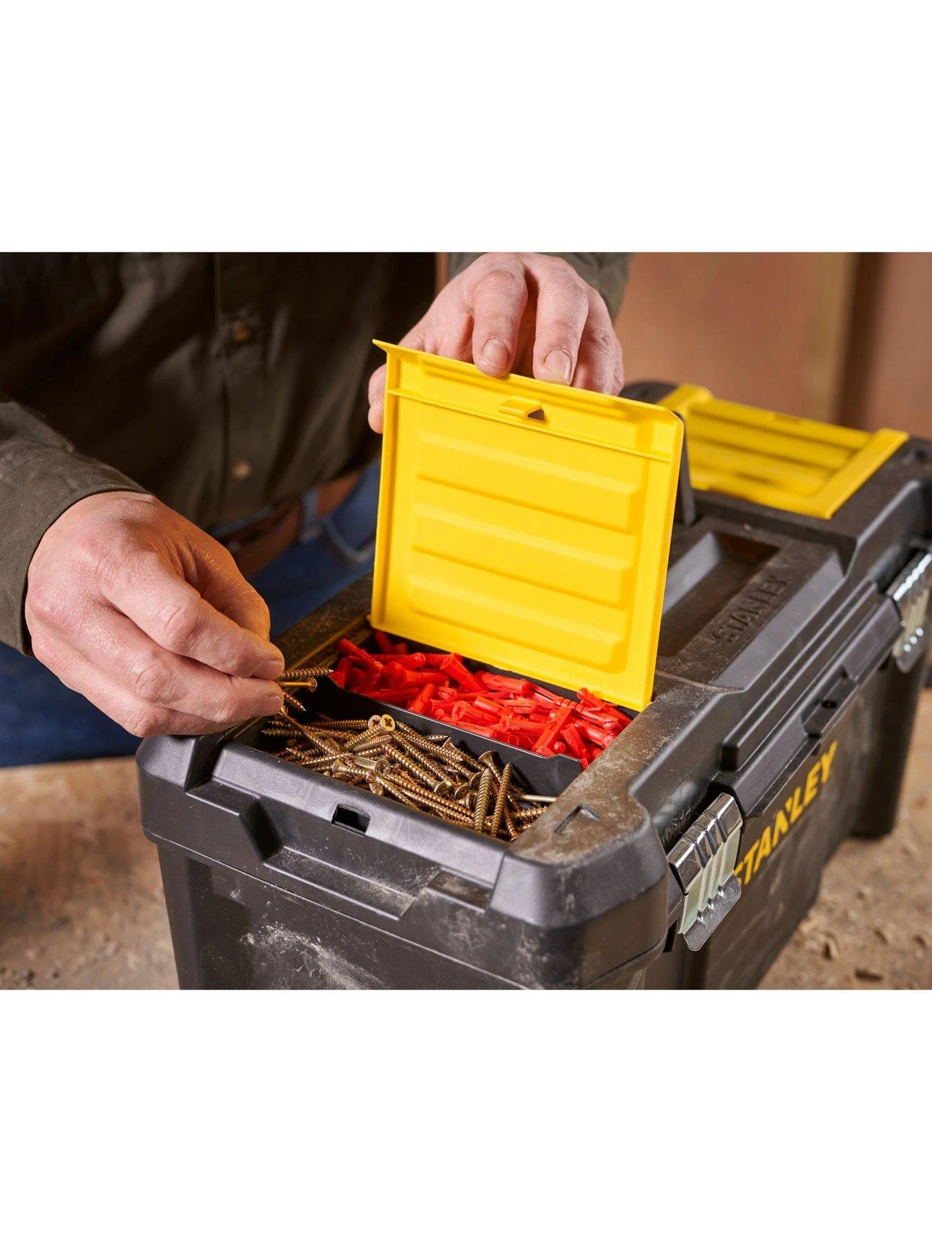 Stanley FatMax STST1-75521 Essential 19-inch Toolbox With Metal Latches - Black/Yellow 8 Stanley FatMax STST1-75521 Essential 19-inch Toolbox With Metal Latches - Black/Yellow - Image 6