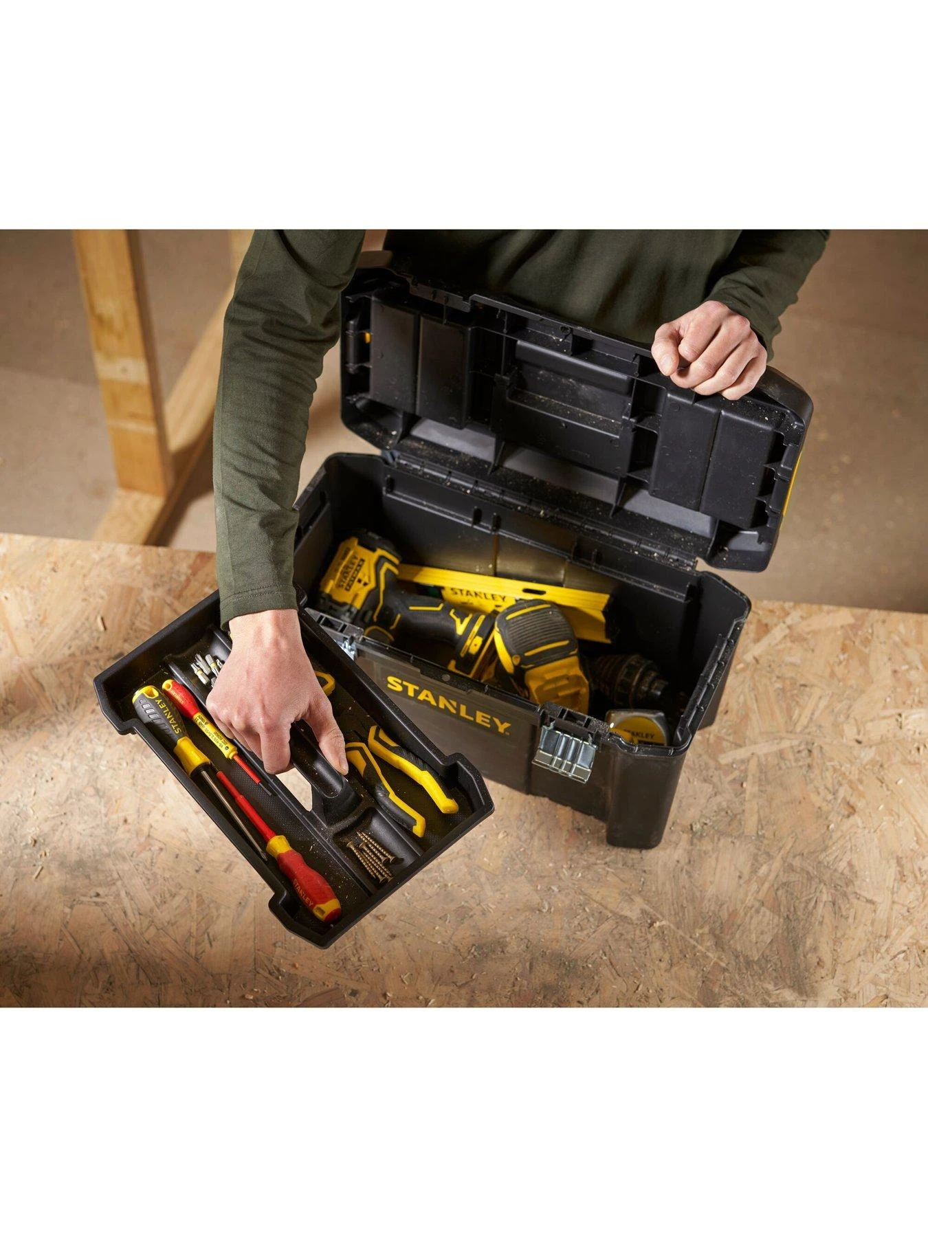 Stanley FatMax STST1-75521 Essential 19-inch Toolbox With Metal Latches - Black/Yellow 9 Stanley FatMax STST1-75521 Essential 19-inch Toolbox With Metal Latches - Black/Yellow - Image 7