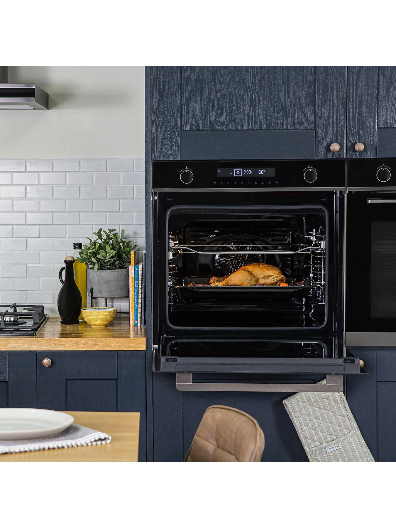Russell Hobbs MIDNIGHT RHMEO7202DS BUILT-IN ELECTRIC FAN OVEN AND MICROWAVE Dark Steel 6 Russell Hobbs MIDNIGHT RHMEO7202DS BUILT-IN ELECTRIC FAN OVEN AND MICROWAVE Dark Steel - Image 4