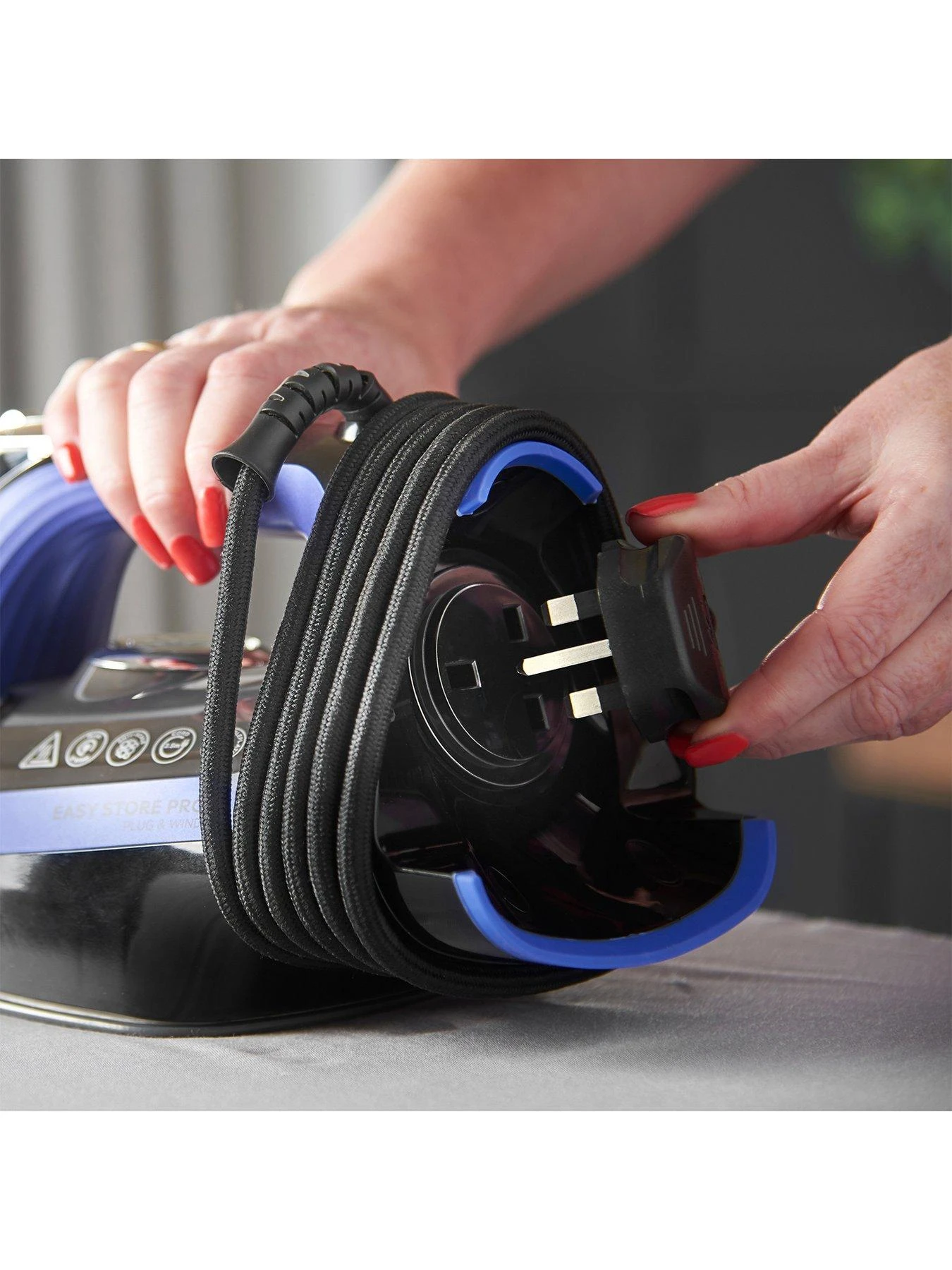 Russell Hobbs Easy Store Pro Plug And Wind Iron 4 Russell Hobbs Easy Store Pro Plug And Wind Iron - Image 2