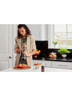 Black & Decker BLACK+DECKER Kitchen Wand Spice Grinder Attachment BCKM101SPFF-XJ 13 Black & Decker BLACK+DECKER Kitchen Wand Spice Grinder Attachment BCKM101SPFF-XJ -Appliance Pro VR5HM SQ6 0000000004 BLACK SLd4